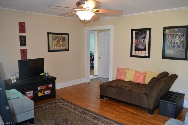 305 N 10th Avenue, Mayodan, NC 27027