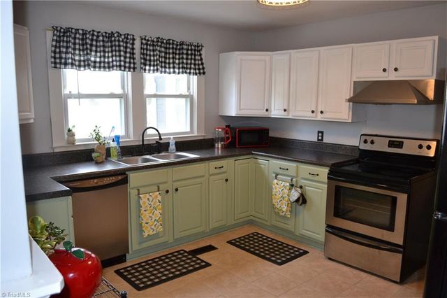 305 N 10th Avenue, Mayodan, NC 27027