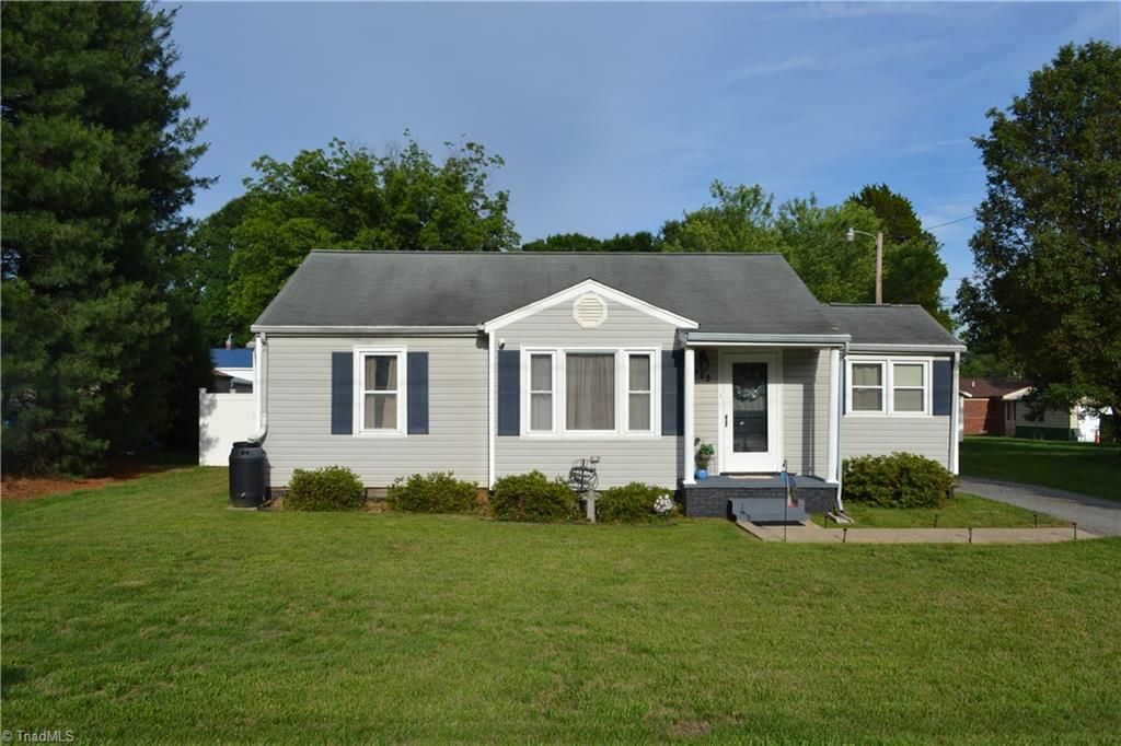 305 N 10th Avenue, Mayodan, NC 27027