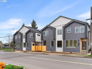 8047 Se 72nd Ave 3, Portland, OR 97206