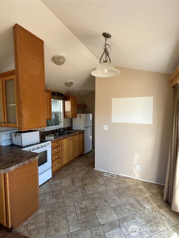 550 Holcomb Road, Kelso, WA 98626