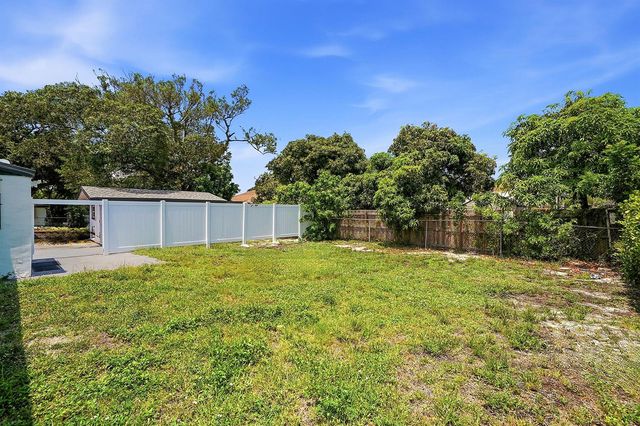 1060 SW 5th Terrace, Deerfield Beach, FL 33441
