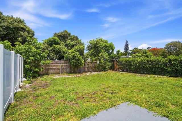 1060 SW 5th Terrace, Deerfield Beach, FL 33441