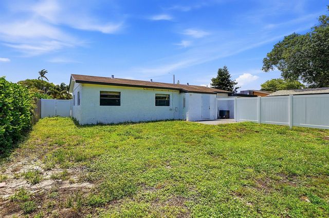 1060 SW 5th Terrace, Deerfield Beach, FL 33441