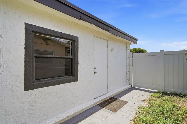 1060 SW 5th Terrace, Deerfield Beach, FL 33441