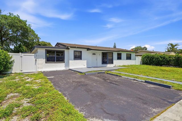 1060 SW 5th Terrace, Deerfield Beach, FL 33441