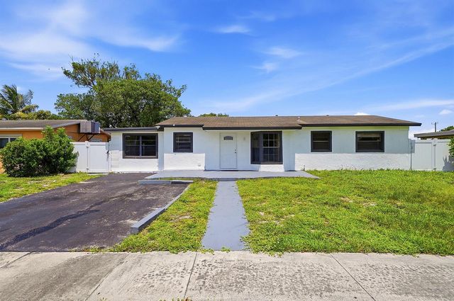 1060 SW 5th Terrace, Deerfield Beach, FL 33441