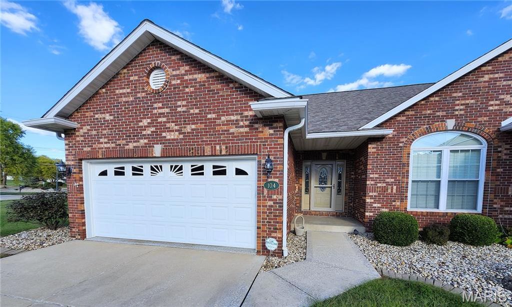 104 SUMMIT RIDGE, Maryville, IL 62062