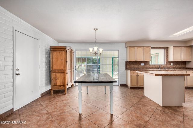 741 S Abrego Drive, Green Valley, AZ 85614