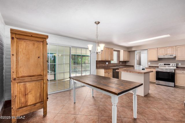 741 S Abrego Drive, Green Valley, AZ 85614