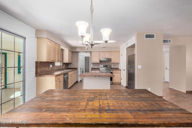 741 S Abrego Drive, Green Valley, AZ 85614