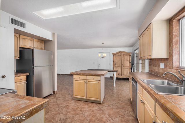 741 S Abrego Drive, Green Valley, AZ 85614