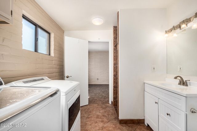 741 S Abrego Drive, Green Valley, AZ 85614