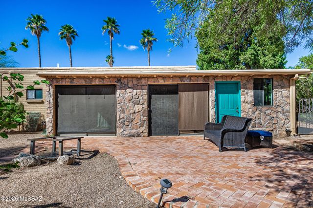 741 S Abrego Drive, Green Valley, AZ 85614