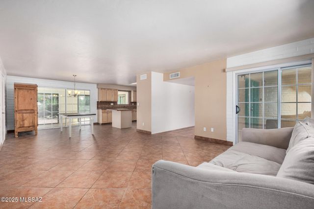 741 S Abrego Drive, Green Valley, AZ 85614