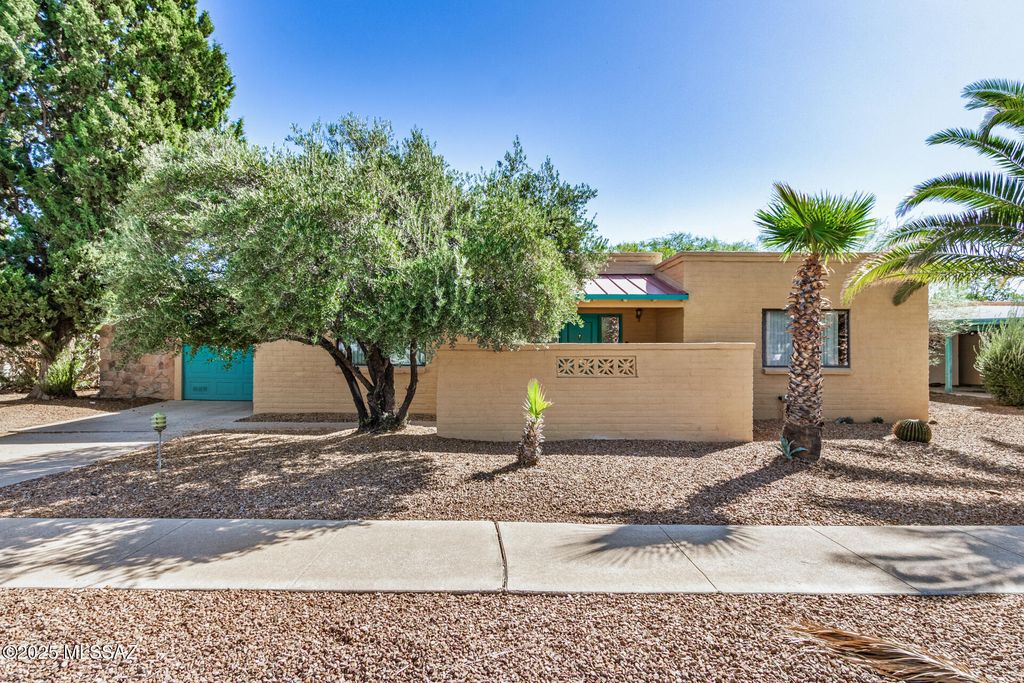 741 S Abrego Drive, Green Valley, AZ 85614