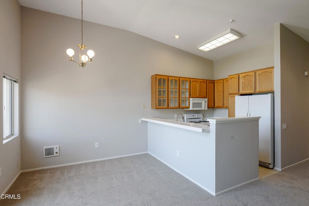 Image 10 of property listing at 2913 Antonio Drive 306, Camarillo, CA 93010