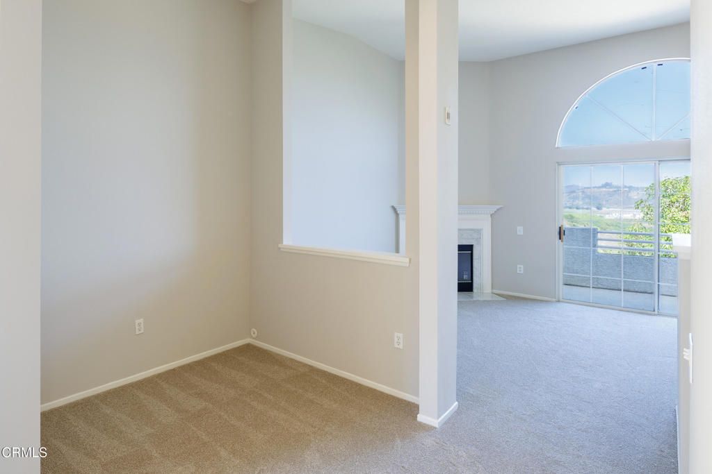 Image 4 of property listing at 2913 Antonio Drive 306, Camarillo, CA 93010