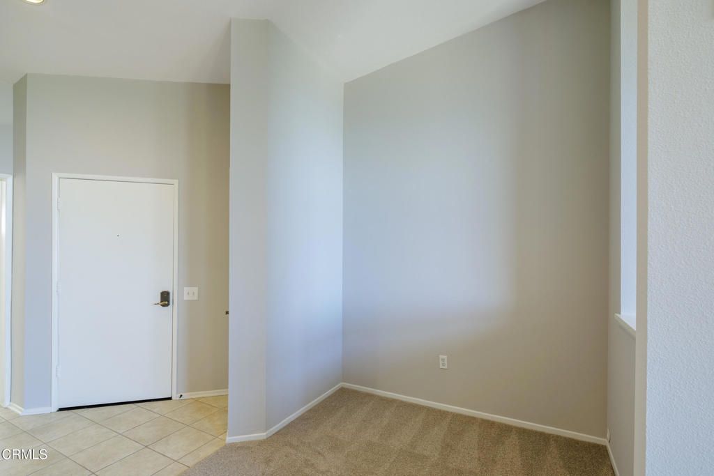 Image 5 of property listing at 2913 Antonio Drive 306, Camarillo, CA 93010