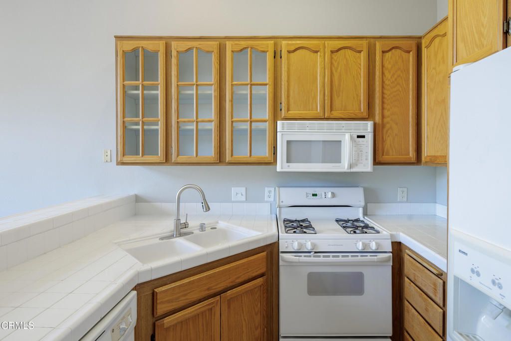 Image 6 of property listing at 2913 Antonio Drive 306, Camarillo, CA 93010