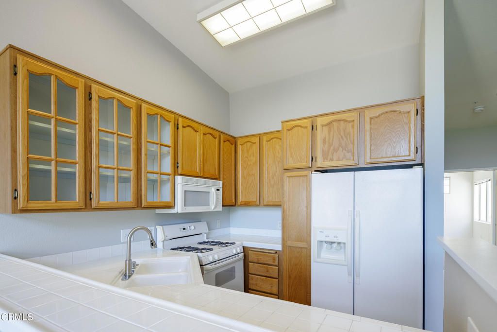 Image 7 of property listing at 2913 Antonio Drive 306, Camarillo, CA 93010