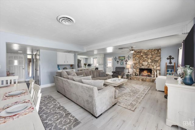 2105 Jason Street, Bakersfield, CA 93312