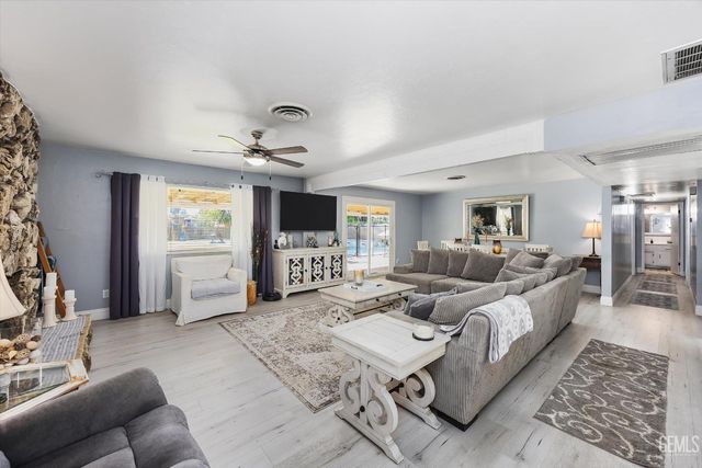 2105 Jason Street, Bakersfield, CA 93312