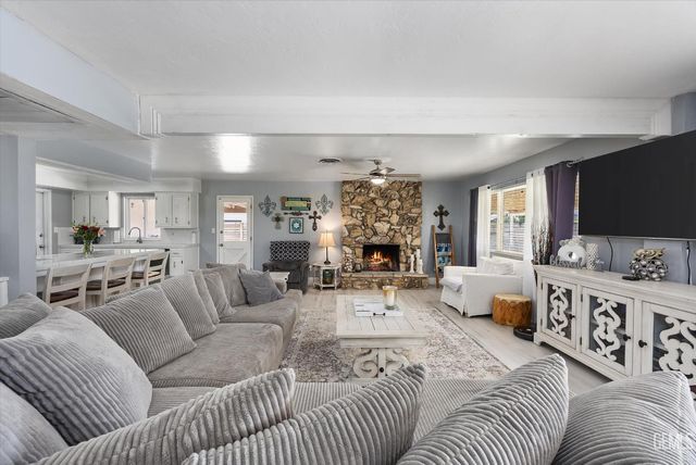 2105 Jason Street, Bakersfield, CA 93312