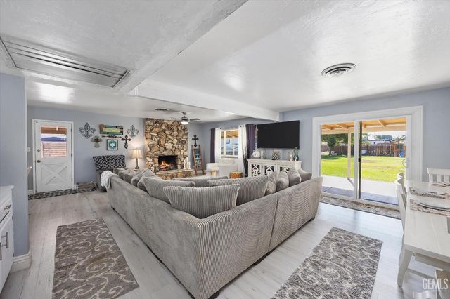 2105 Jason Street, Bakersfield, CA 93312