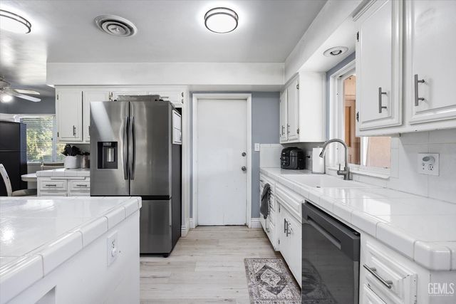 2105 Jason Street, Bakersfield, CA 93312