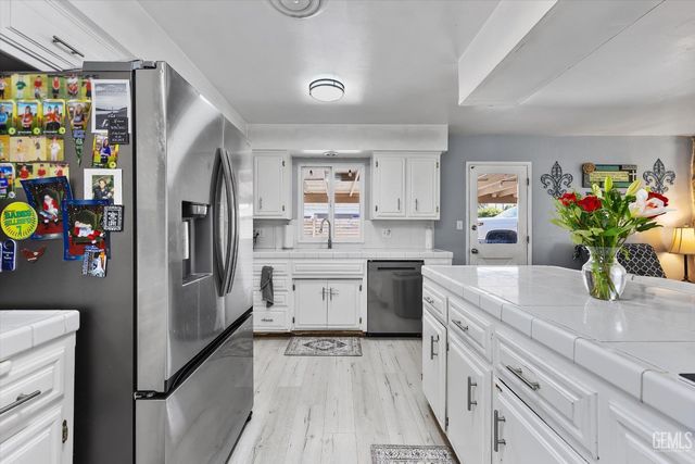 2105 Jason Street, Bakersfield, CA 93312