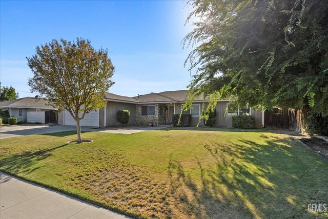 2105 Jason Street, Bakersfield, CA 93312