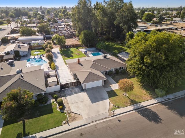 2105 Jason Street, Bakersfield, CA 93312