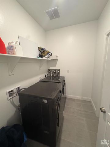 6622 Walkers Glen Lane, Bakersfield, CA 93313