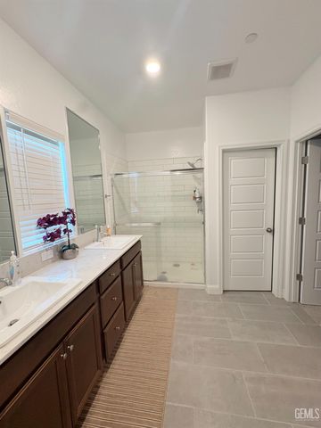 6622 Walkers Glen Lane, Bakersfield, CA 93313