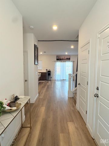 6622 Walkers Glen Lane, Bakersfield, CA 93313