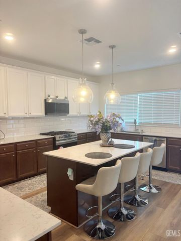 6622 Walkers Glen Lane, Bakersfield, CA 93313