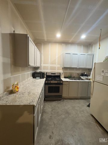 6622 Walkers Glen Lane, Bakersfield, CA 93313