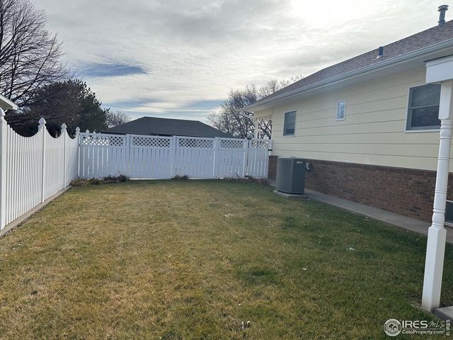 420 W 6th St, Julesburg, CO 80737