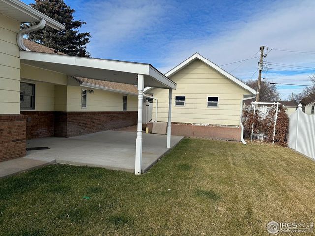 420 W 6th St, Julesburg, CO 80737