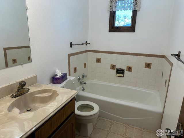 420 W 6th St, Julesburg, CO 80737