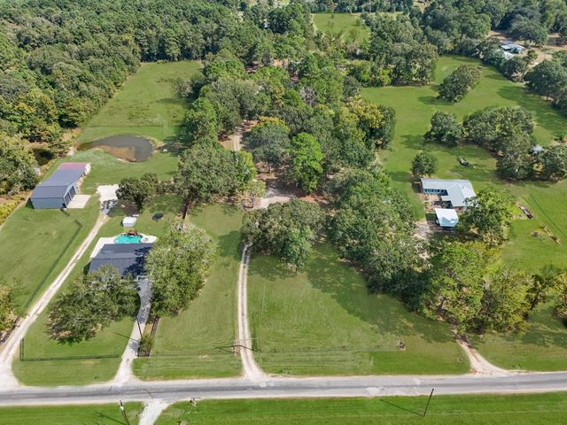 390 County Road 2230, Cleveland, TX 77327