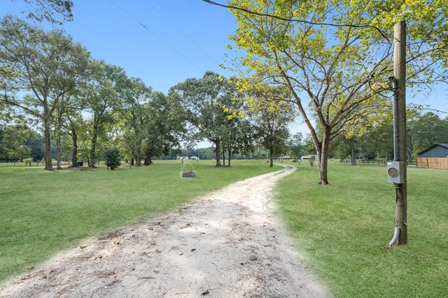 390 County Road 2230, Cleveland, TX 77327