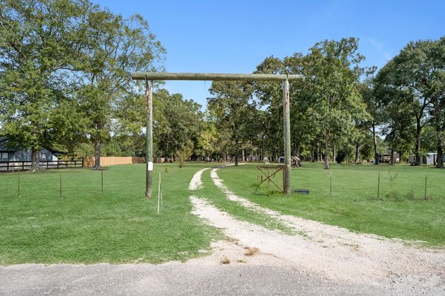 390 County Road 2230, Cleveland, TX 77327