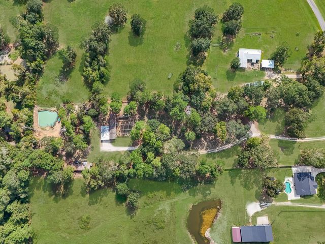 390 County Road 2230, Cleveland, TX 77327