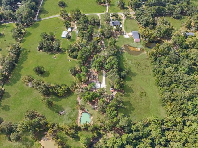 390 County Road 2230, Cleveland, TX 77327