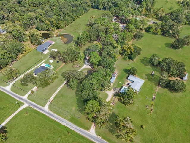 390 County Road 2230, Cleveland, TX 77327