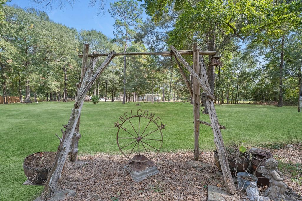 390 County Road 2230, Cleveland, TX 77327