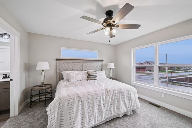 1382 Foxtail Drive, Fairfax, IA 52228