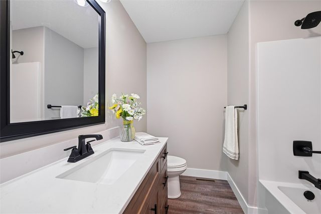 1382 Foxtail Drive, Fairfax, IA 52228